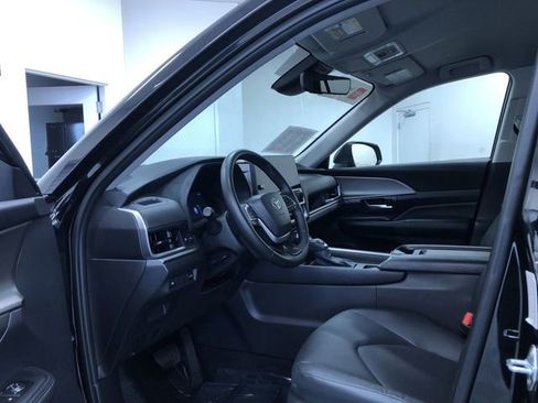 Used 2025 Toyota Grand Highlander XLE image 10