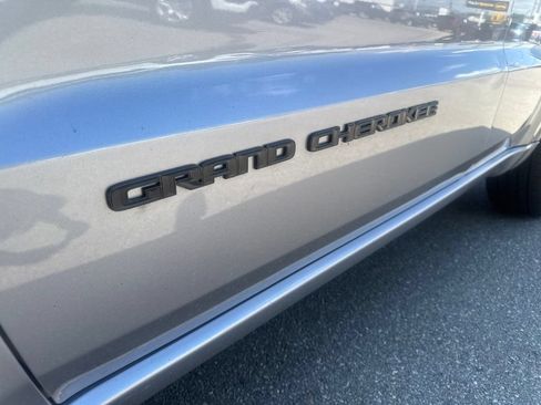 Used 2020 Jeep Grand Cherokee Altitude AWD/4WD image 10