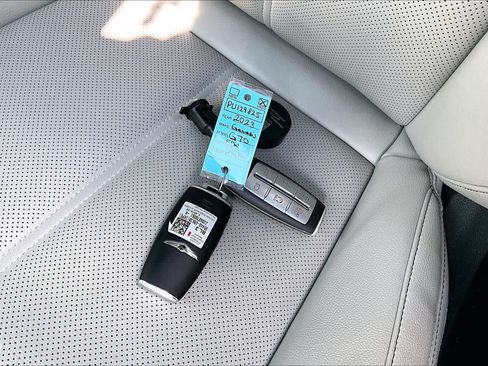 Used 2023 Genesis G70 2.0T RWD image 15