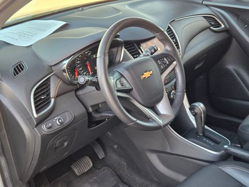 Certified 2022 Chevrolet Trax LT w/ LT Convenience Package image 10