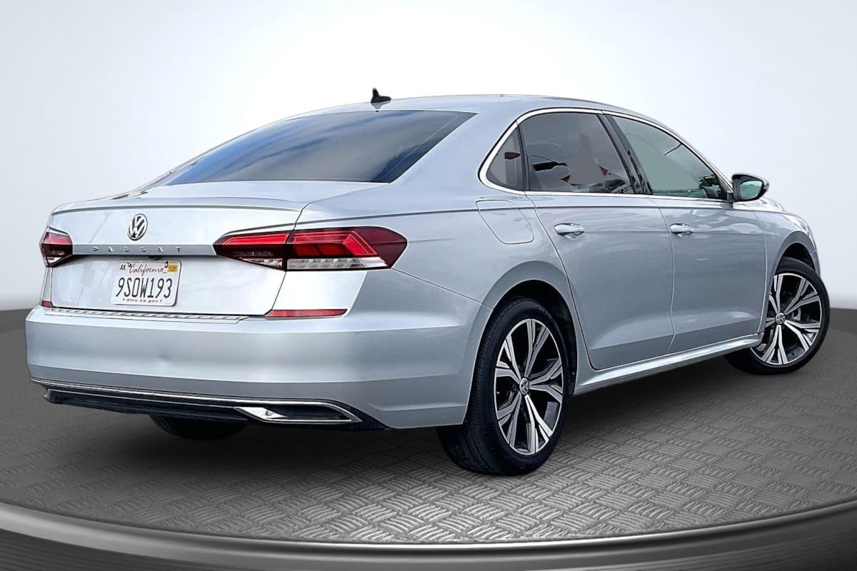 Used 2021 Volkswagen Passat 2.0T SE FWD image 13