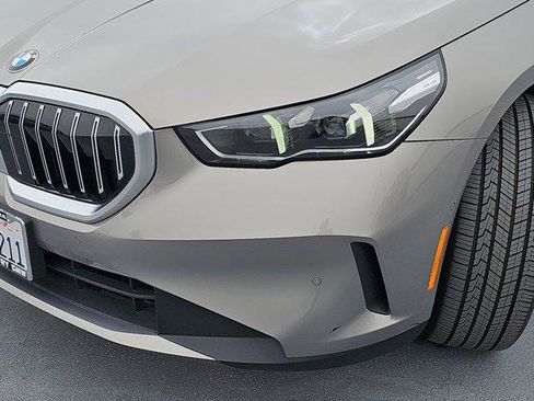 Used 2024 BMW 530i w/ Convenience Package image 33