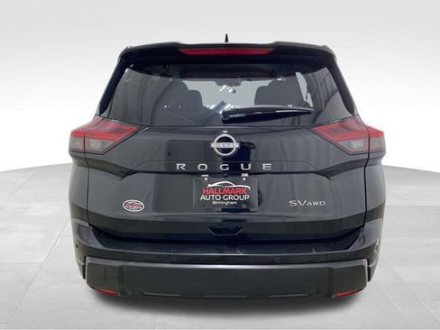 Used 2024 Nissan Rogue SV image 3