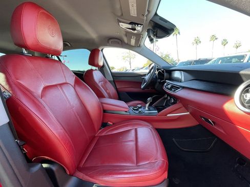 Used 2019 Alfa Romeo Stelvio image 11