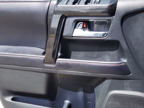 Used 2018 Toyota 4Runner TRD Off-Road Premium AWD/4WD image 20