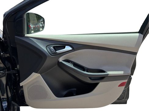 Used 2016 Ford Focus SE FWD image 31