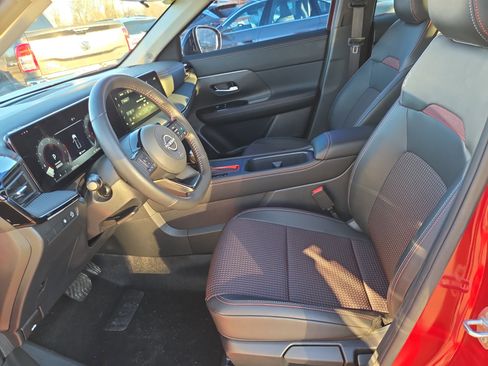 Used 2025 Nissan Kicks SR image 5