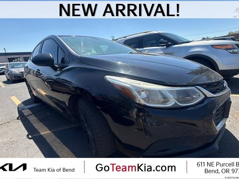 Used 2018 Chevrolet Cruze LS FWD image 1