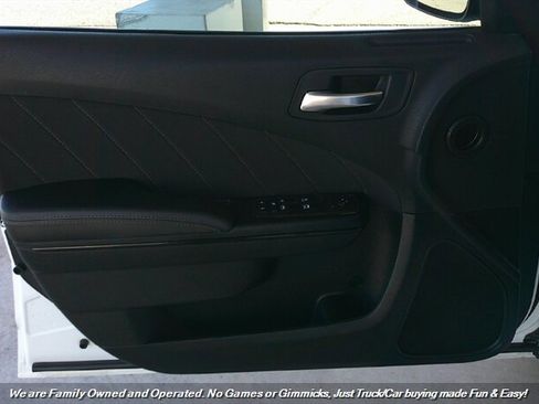 Used 2021 Dodge Charger SXT w/ Blacktop Package image 9