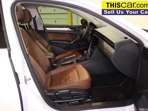 Used 2021 Volkswagen Passat 2.0T SE w/ Luggage Net & Mats Package FWD image 27