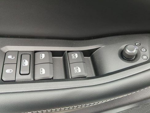 New 2026 Jeep Grand Cherokee Altitude image 9