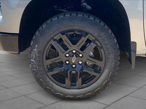 Used 2024 Chevrolet Silverado 1500 LT Trail Boss w/ Convenience Package II image 11