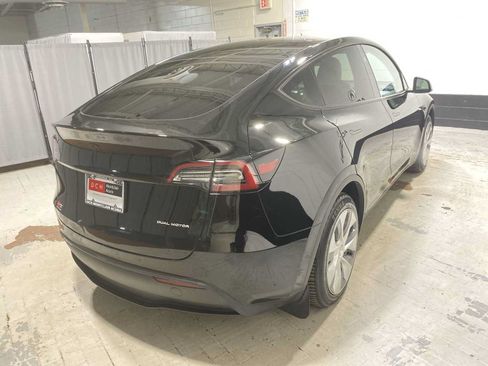 Used 2023 Tesla Model Y Long Range AWD/4WD image 24