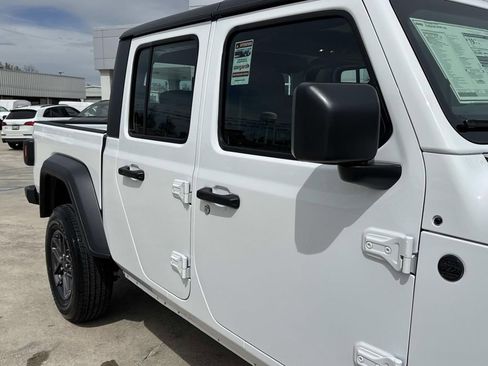 New 2026 Jeep Gladiator Sport image 16