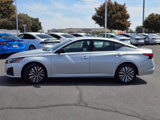 Used 2025 Nissan Altima 2.5 SV FWD image 7