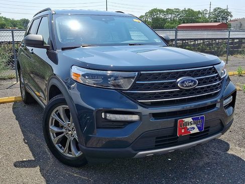 Used 2022 Ford Explorer XLT w/ Equipment Group 202A AWD/4WD image 3
