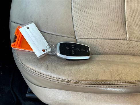 Used 2019 Buick Enclave Essence image 11