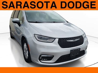 Used 2023 Chrysler Pacifica Touring-L
