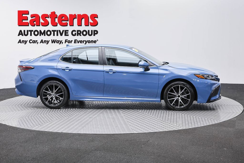 Used 2023 Toyota Camry SE FWD image 4