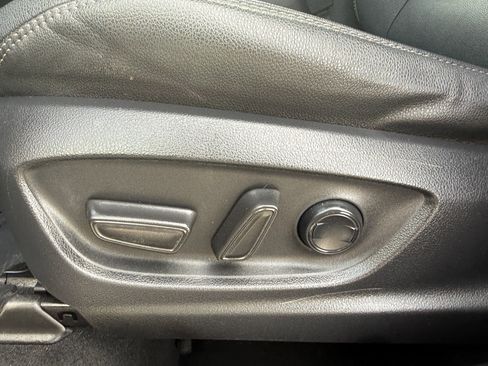 Used 2022 Toyota Corolla Cross XLE w/ Convenience Package image 15