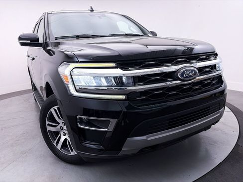 Used 2023 Ford Expedition Limited AWD/4WD image 8