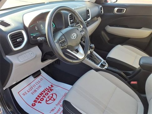 Used 2024 Hyundai Venue SEL image 13
