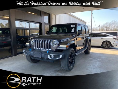 Used 2023 Jeep Wrangler Sahara w/ Cold Weather Group AWD/4WD image 1