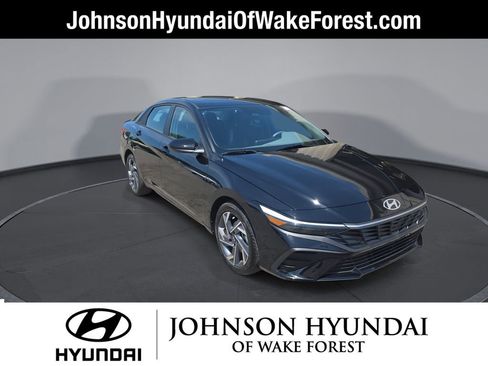 Certified 2025 Hyundai Elantra Sport image 11