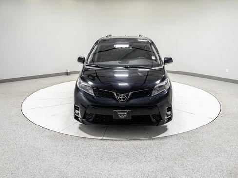 Used 2018 Toyota Sienna SE FWD image 30