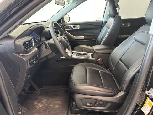 Used 2023 Ford Explorer XLT w/ Equipment Group 202A image 11