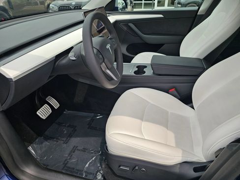 Used 2023 Tesla Model Y Performance AWD/4WD image 11