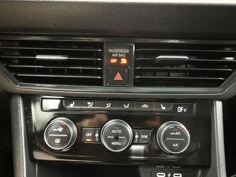 Used 2024 Volkswagen Jetta SE FWD image 22