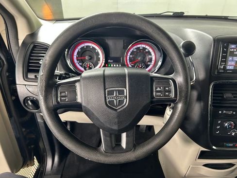 Used 2020 Dodge Grand Caravan SE FWD image 14