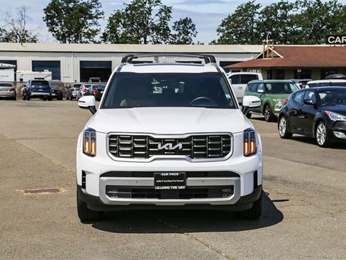 Used 2024 Kia Telluride SX Prestige w/ Towing Package image 3