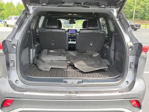 Used 2023 Toyota Highlander XSE AWD/4WD image 10