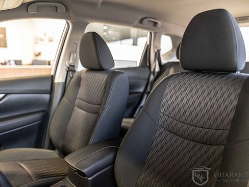 Used 2019 Nissan Rogue S image 17