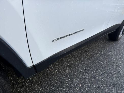 Used 2019 Jeep Cherokee Limited image 7