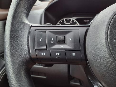 Used 2021 Nissan Rogue SV image 14