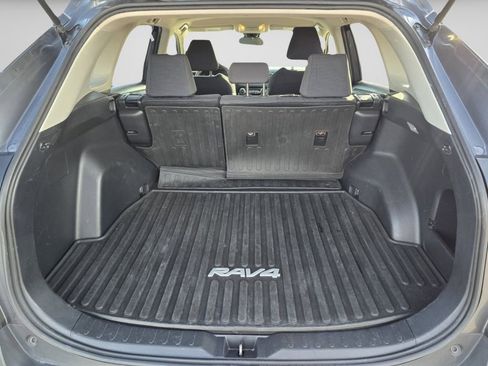 Used 2020 Toyota RAV4 LE w/ All Weather Liner Package AWD/4WD image 25