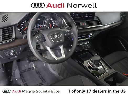 Used 2023 Audi Q5 2.0T Premium w/ Convenience Package AWD/4WD image 2