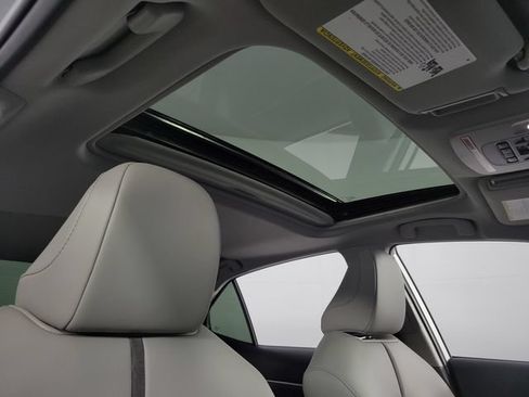 Used 2023 Toyota Camry SE w/ Cold Weather Package FWD image 19