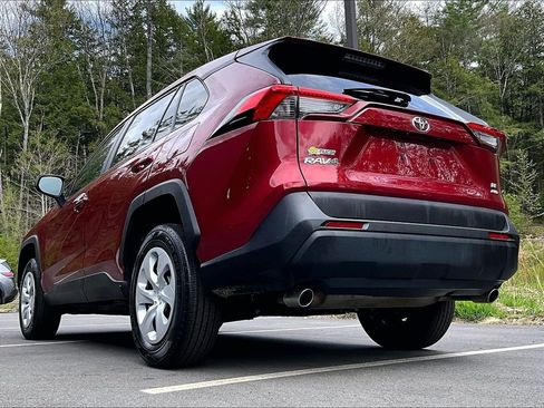Used 2024 Toyota RAV4 LE AWD/4WD image 6