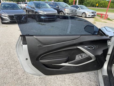 Used 2018 Chevrolet Camaro LT RWD image 10