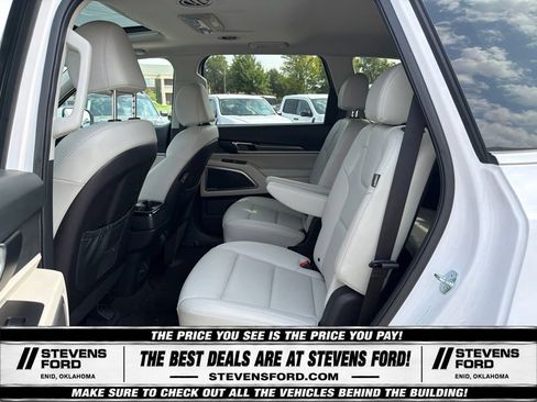 Used 2025 Kia Telluride S FWD image 32