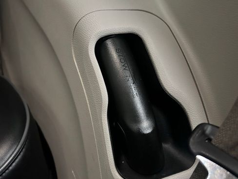 Used 2018 Chrysler Pacifica Limited w/ Tire & Wheel Group image 15