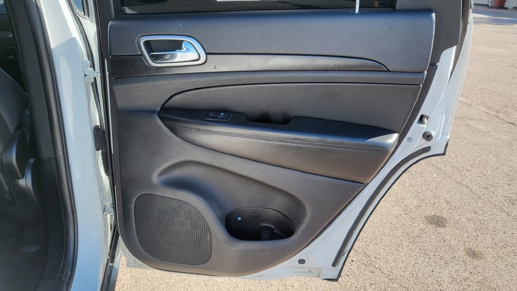 Used 2018 Jeep Grand Cherokee Laredo RWD image 18