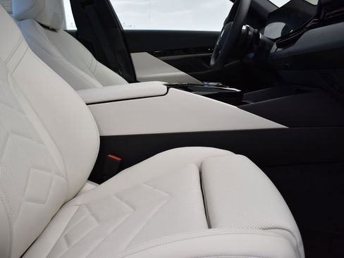 New 2026 BMW 530i w/ Premium Package RWD image 25