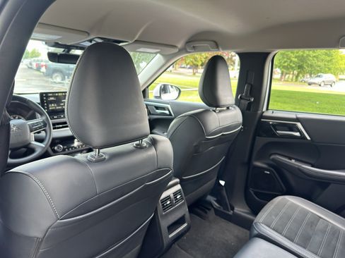 Used 2025 Mitsubishi Outlander SE AWD/4WD image 16