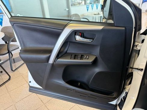 Used 2016 Toyota RAV4 XLE AWD/4WD image 21