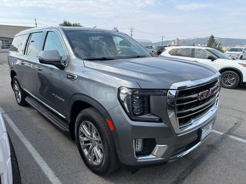Used 2022 GMC Yukon XL SLT w/ SLT Luxury Package AWD/4WD image 3
